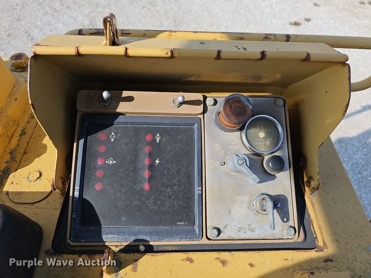 image for item LW9673 1987 Caterpillar 943  track loader