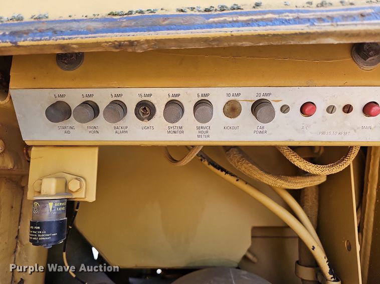 image for item LW9673 1987 Caterpillar 943  track loader