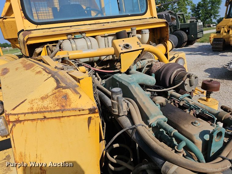 image for item LW9674 1988 Volvo A25  haul truck