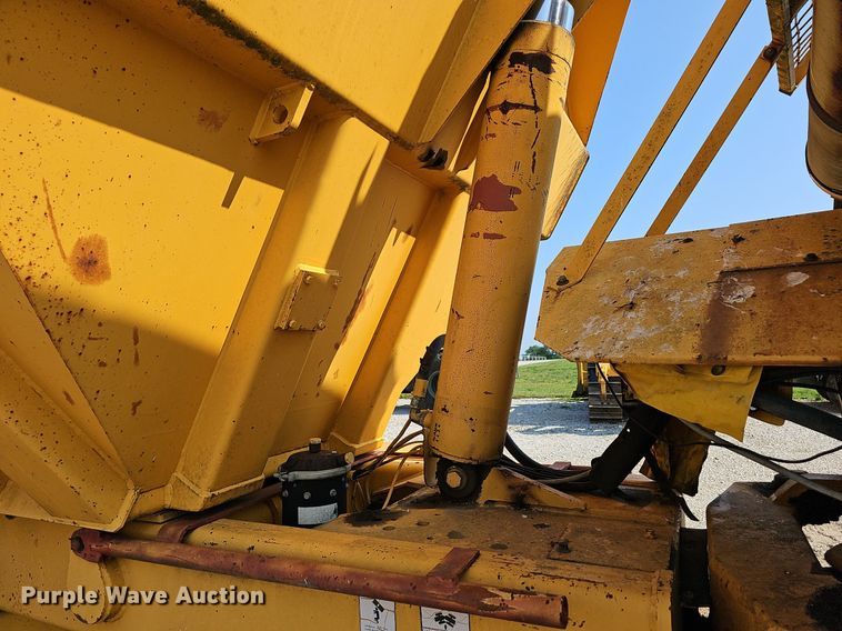 image for item LW9674 1988 Volvo A25  haul truck