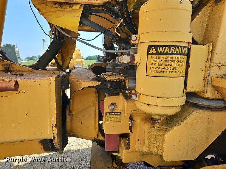 image for item LW9674 1988 Volvo A25  haul truck