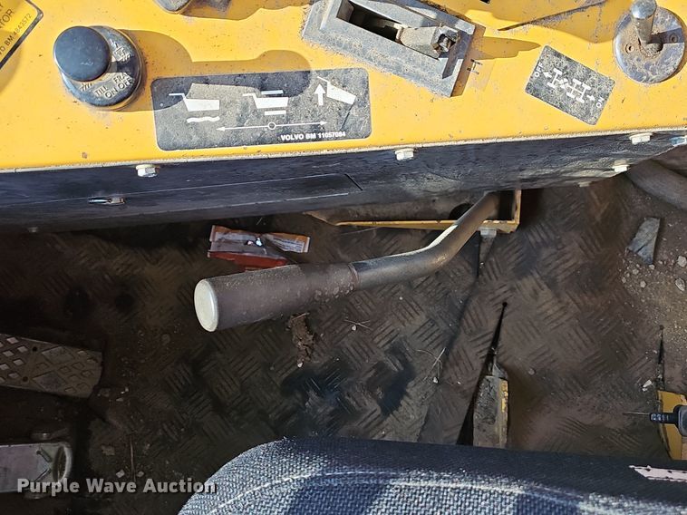 image for item LW9674 1988 Volvo A25  haul truck