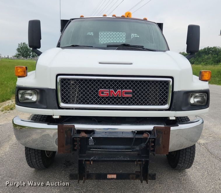 image for item LX9619 2005 GMC C4500  flatbed truck