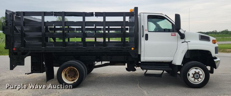 image for item LX9619 2005 GMC C4500  flatbed truck