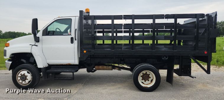 image for item LX9619 2005 GMC C4500  flatbed truck