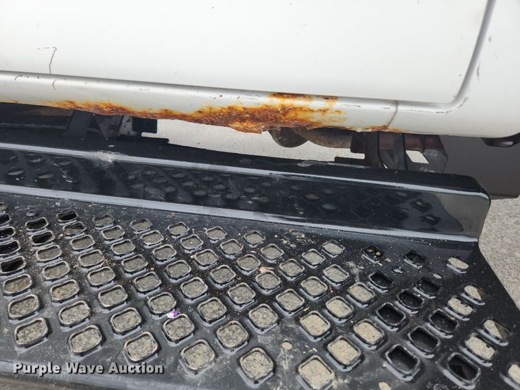 image for item LX9619 2005 GMC C4500  flatbed truck