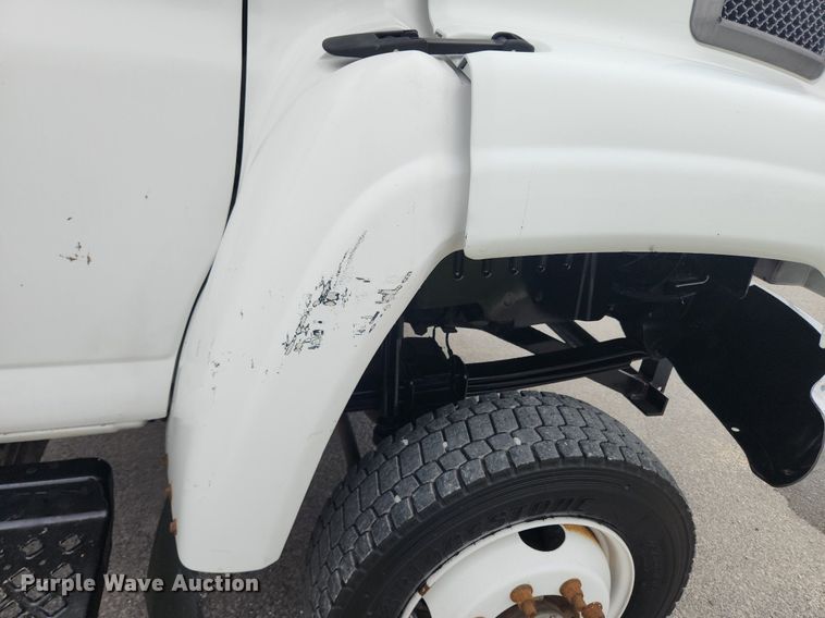 image for item LX9619 2005 GMC C4500  flatbed truck