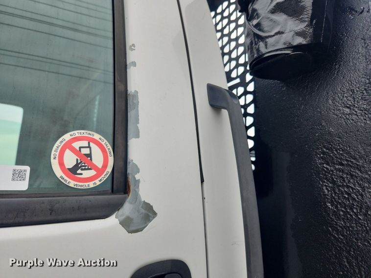 image for item LX9619 2005 GMC C4500  flatbed truck