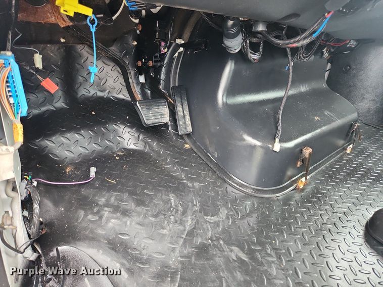 image for item LX9619 2005 GMC C4500  flatbed truck