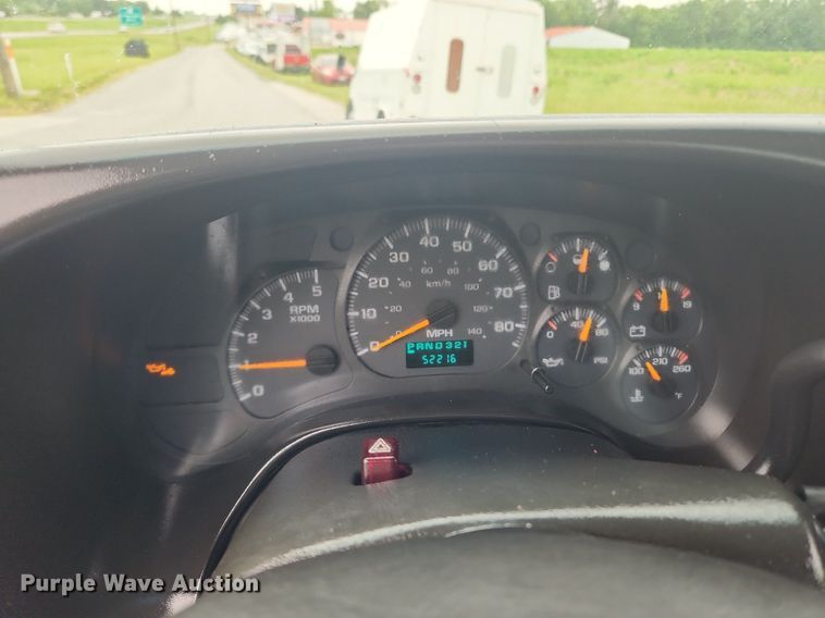 image for item LX9619 2005 GMC C4500  flatbed truck