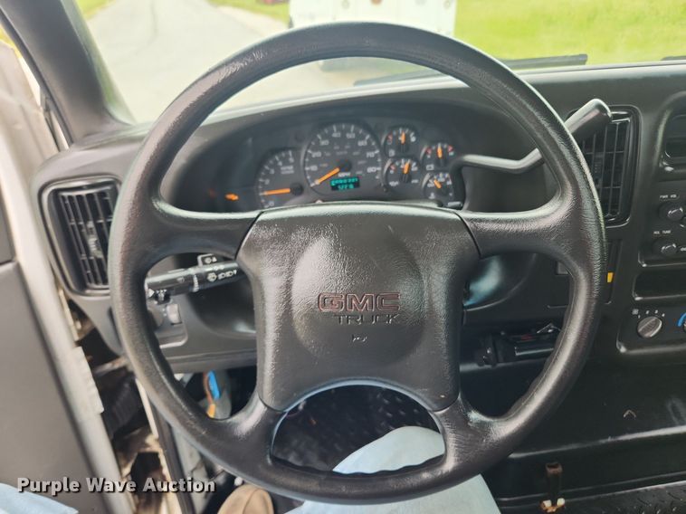 image for item LX9619 2005 GMC C4500  flatbed truck