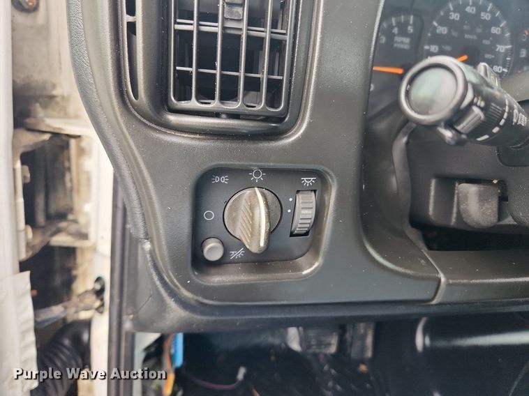 image for item LX9619 2005 GMC C4500  flatbed truck