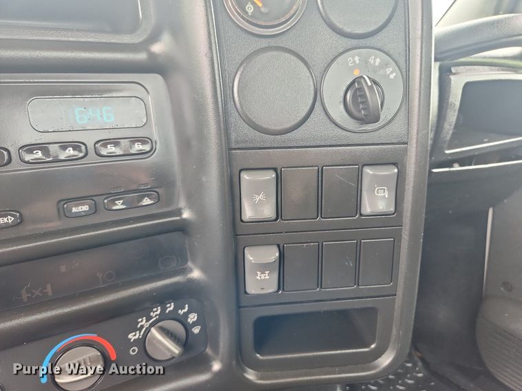 image for item LX9619 2005 GMC C4500  flatbed truck