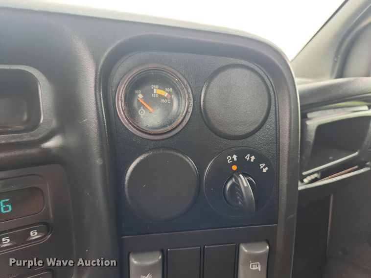 image for item LX9619 2005 GMC C4500  flatbed truck