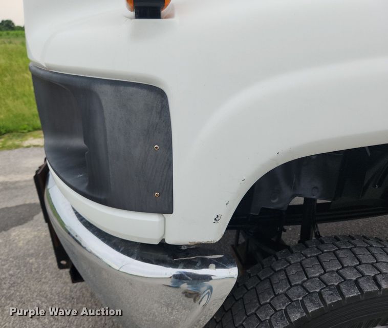 image for item LX9619 2005 GMC C4500  flatbed truck