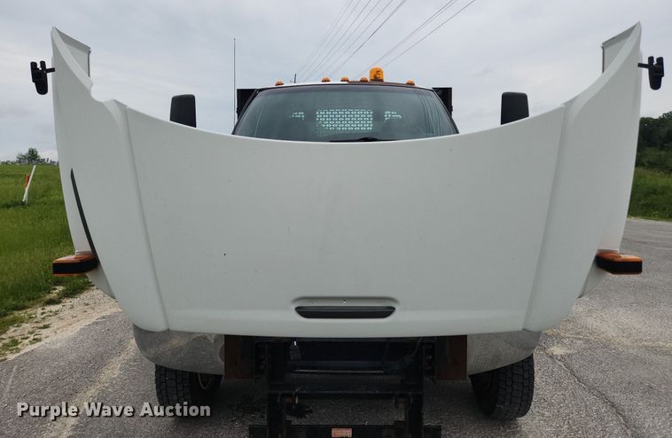 image for item LX9619 2005 GMC C4500  flatbed truck