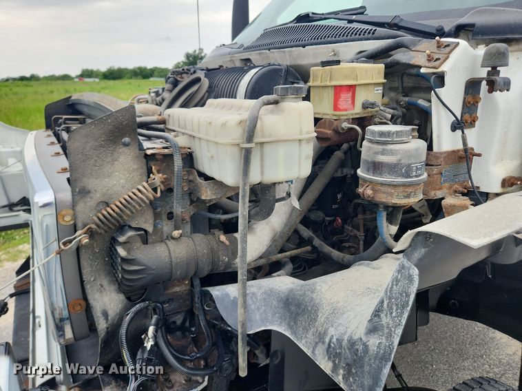 image for item LX9619 2005 GMC C4500  flatbed truck