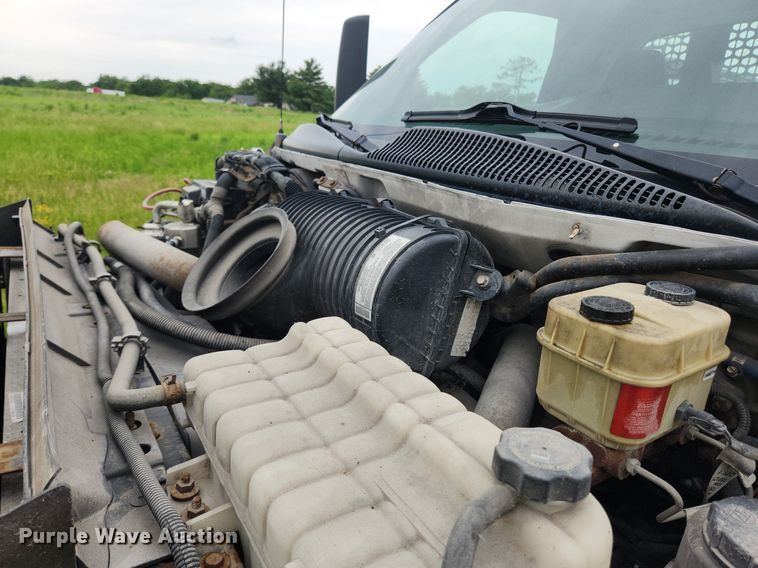 image for item LX9619 2005 GMC C4500  flatbed truck