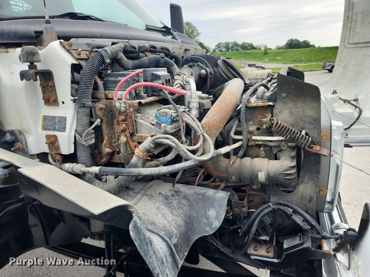 image for item LX9619 2005 GMC C4500  flatbed truck