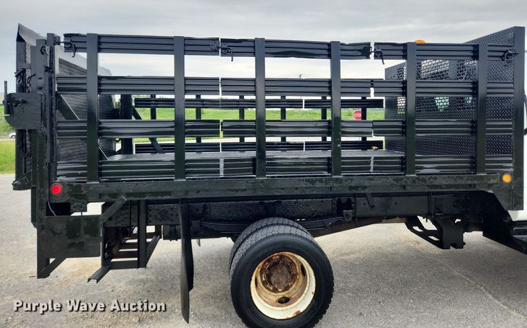 image for item LX9619 2005 GMC C4500  flatbed truck