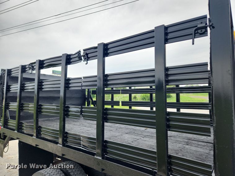 image for item LX9619 2005 GMC C4500  flatbed truck