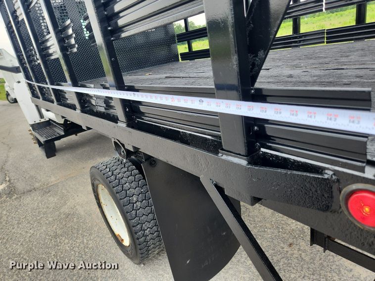 image for item LX9619 2005 GMC C4500  flatbed truck