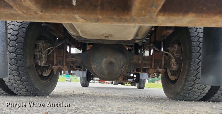 image for item LX9619 2005 GMC C4500  flatbed truck