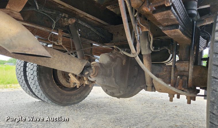 image for item LX9619 2005 GMC C4500  flatbed truck