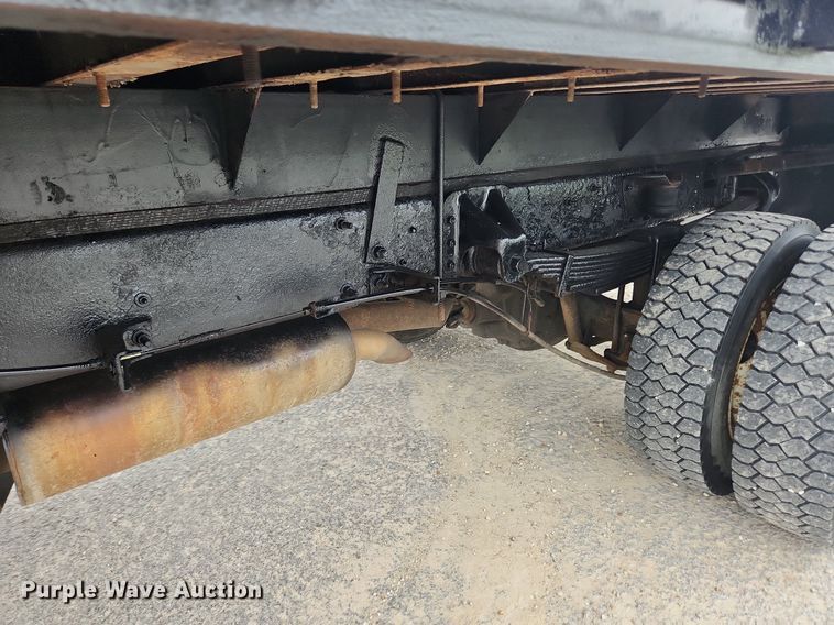 image for item LX9619 2005 GMC C4500  flatbed truck