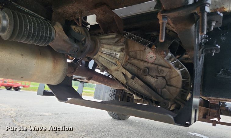 image for item LX9619 2005 GMC C4500  flatbed truck