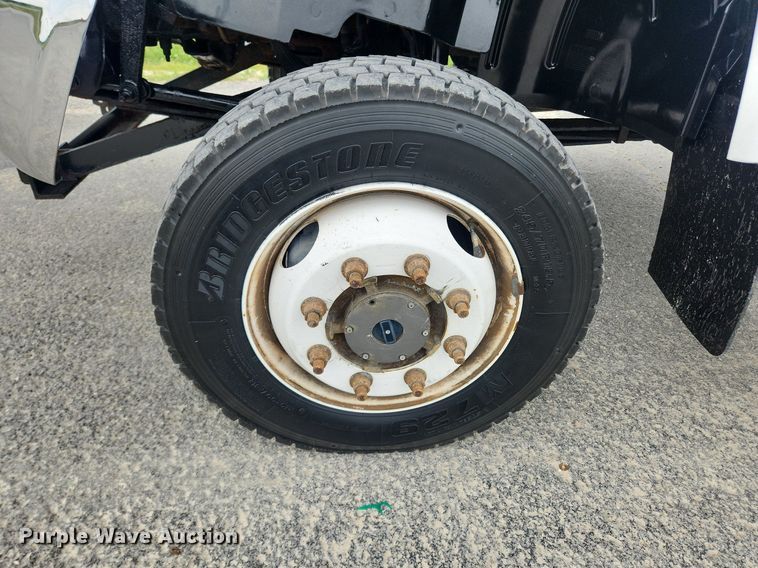 image for item LX9619 2005 GMC C4500  flatbed truck