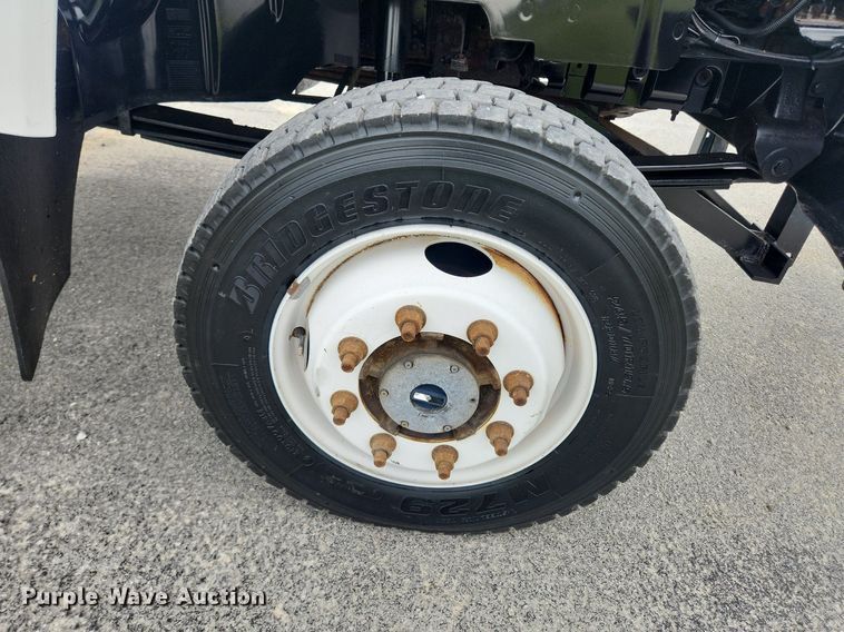 image for item LX9619 2005 GMC C4500  flatbed truck