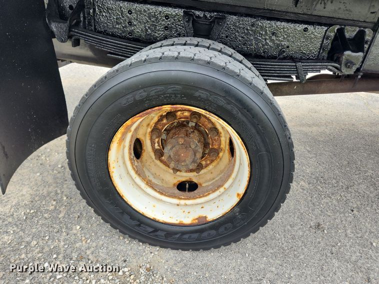 image for item LX9619 2005 GMC C4500  flatbed truck