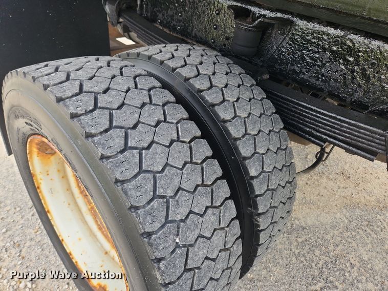 image for item LX9619 2005 GMC C4500  flatbed truck