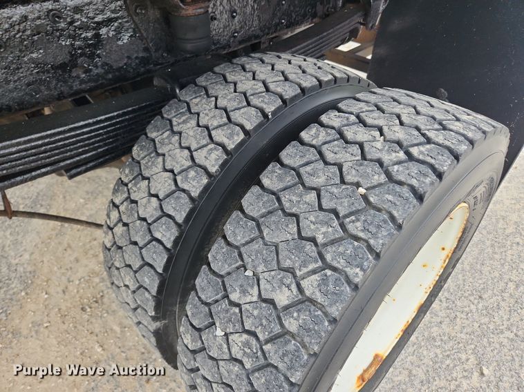 image for item LX9619 2005 GMC C4500  flatbed truck