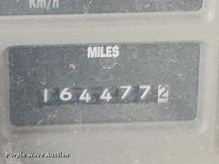 image for item LX9642 2001 International 4900  dump truck