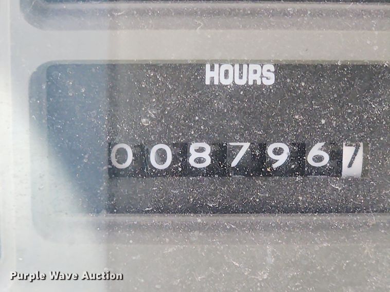 image for item LX9642 2001 International 4900  dump truck