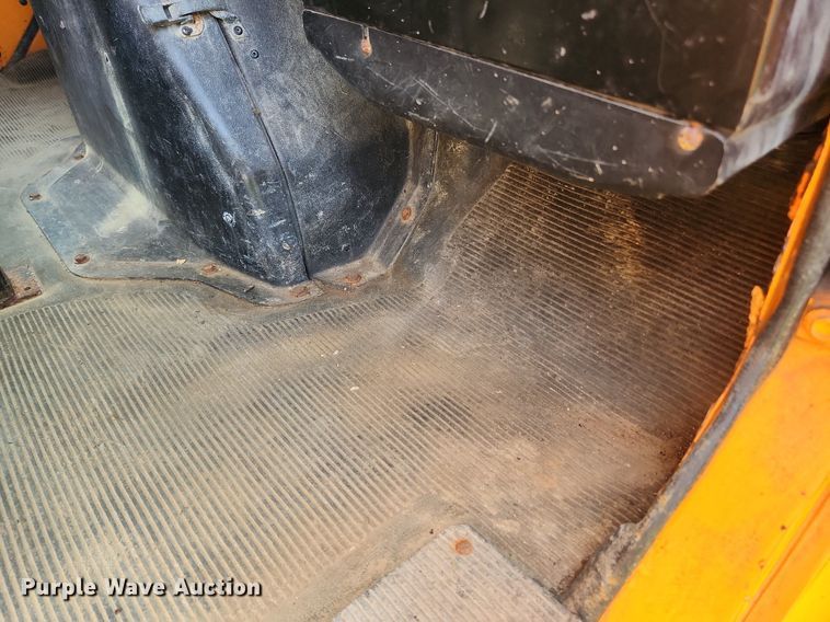 image for item LX9642 2001 International 4900  dump truck