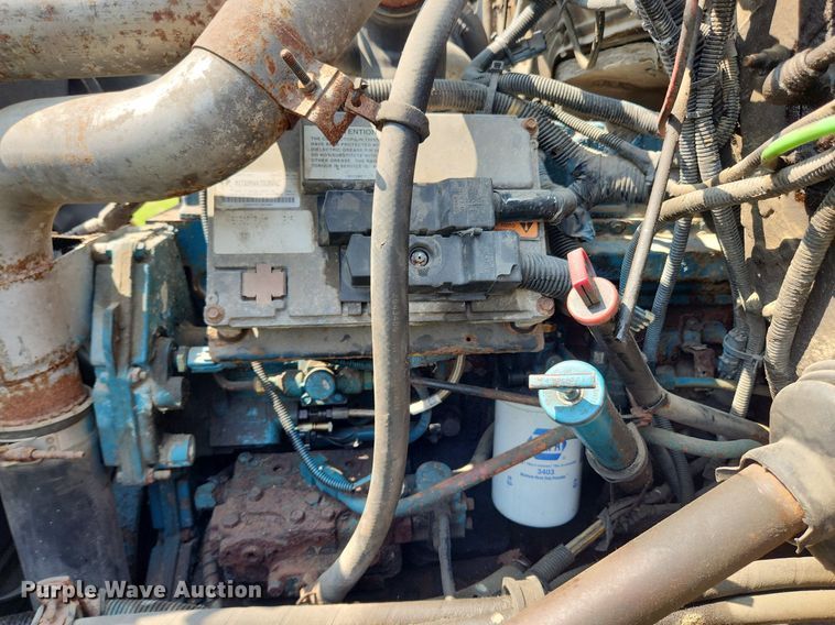 image for item LX9642 2001 International 4900  dump truck