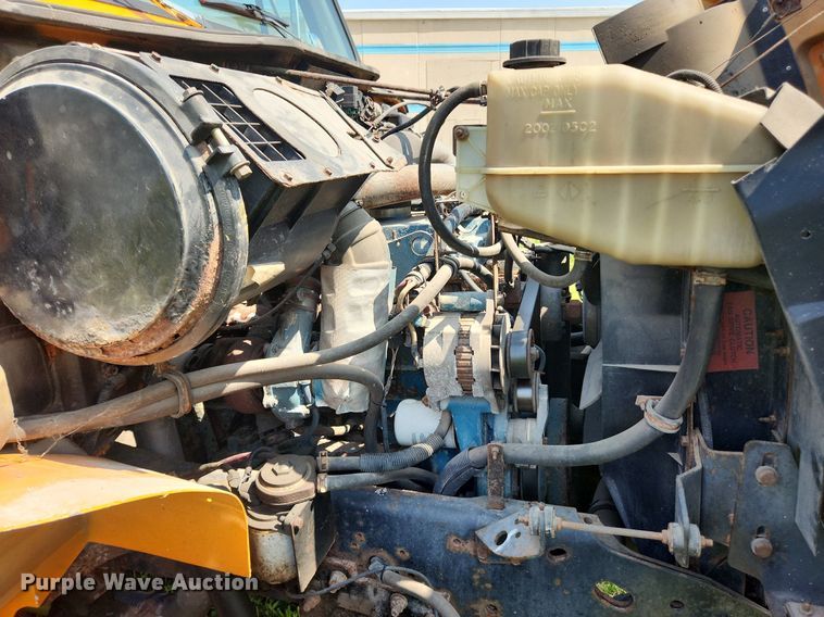 image for item LX9642 2001 International 4900  dump truck