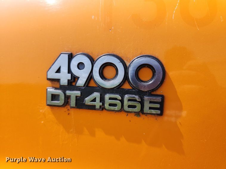 image for item LX9642 2001 International 4900  dump truck