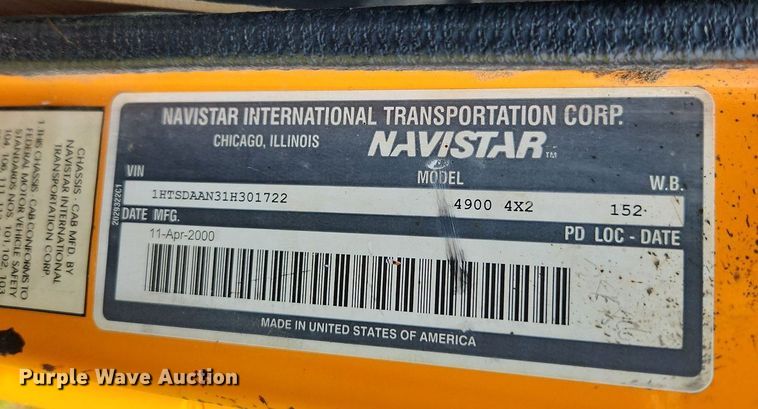 image for item LX9642 2001 International 4900  dump truck