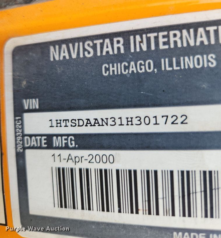 image for item LX9642 2001 International 4900  dump truck