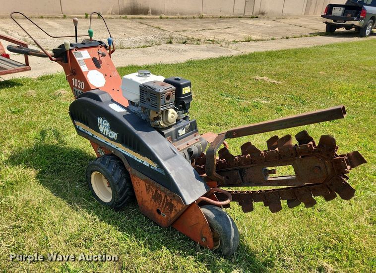 image for item LX9644 1999 Ditch Witch 1030  trencher