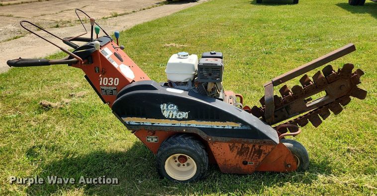 image for item LX9644 1999 Ditch Witch 1030  trencher