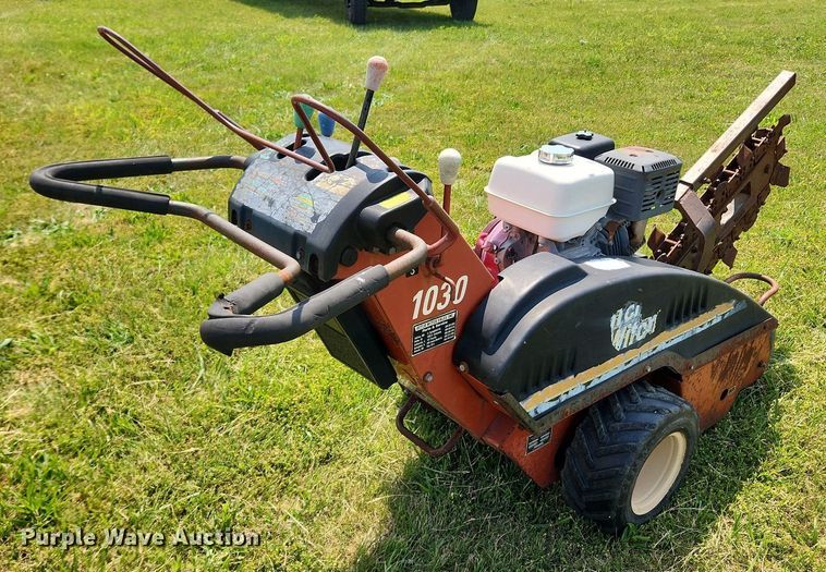 image for item LX9644 1999 Ditch Witch 1030  trencher
