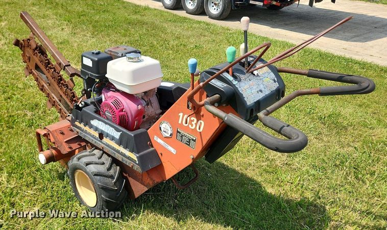 image for item LX9644 1999 Ditch Witch 1030  trencher
