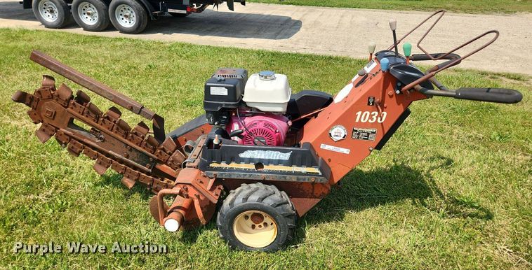 image for item LX9644 1999 Ditch Witch 1030  trencher