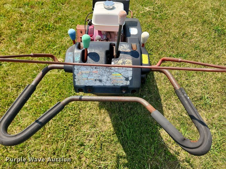 image for item LX9644 1999 Ditch Witch 1030  trencher