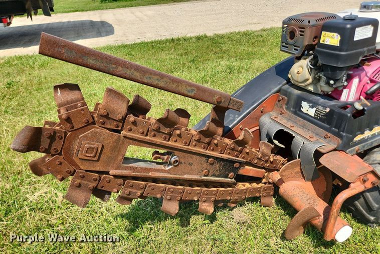 image for item LX9644 1999 Ditch Witch 1030  trencher